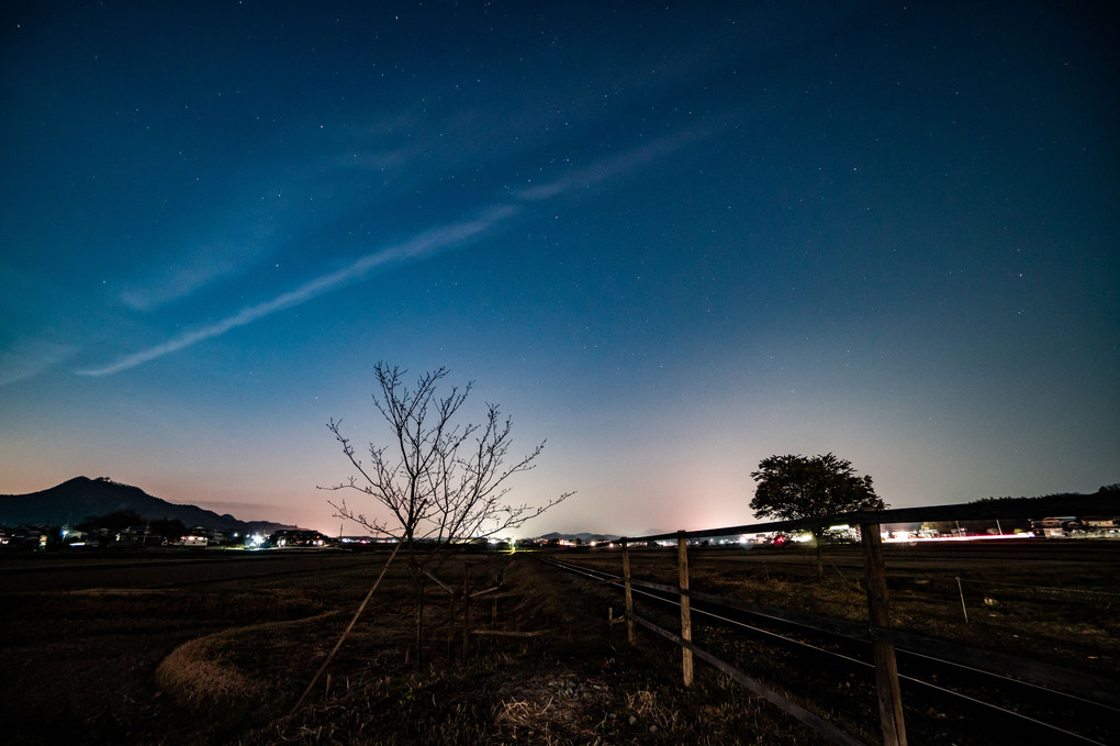 ローカル線と星空