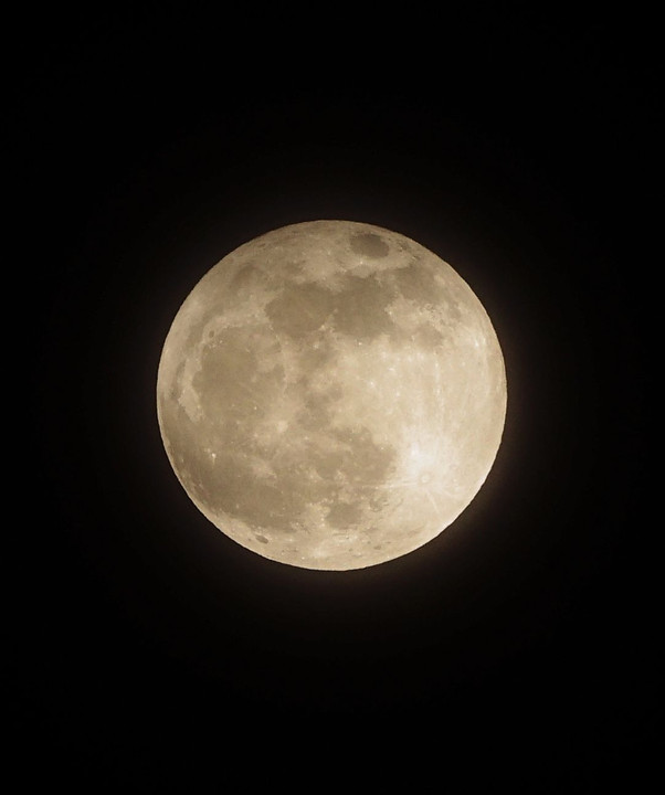半影月蝕の満月