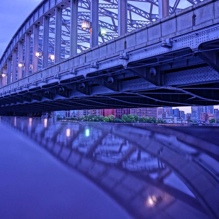 夕暮れの勝どき橋を撮る