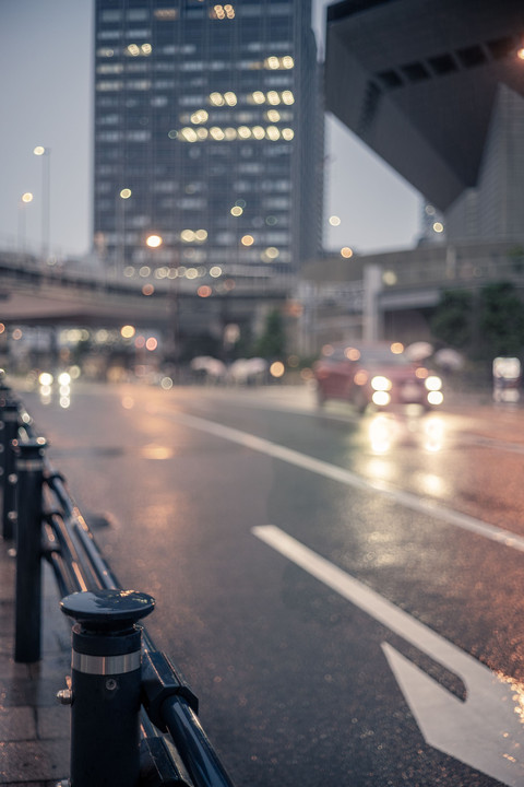 雨にまみれる街