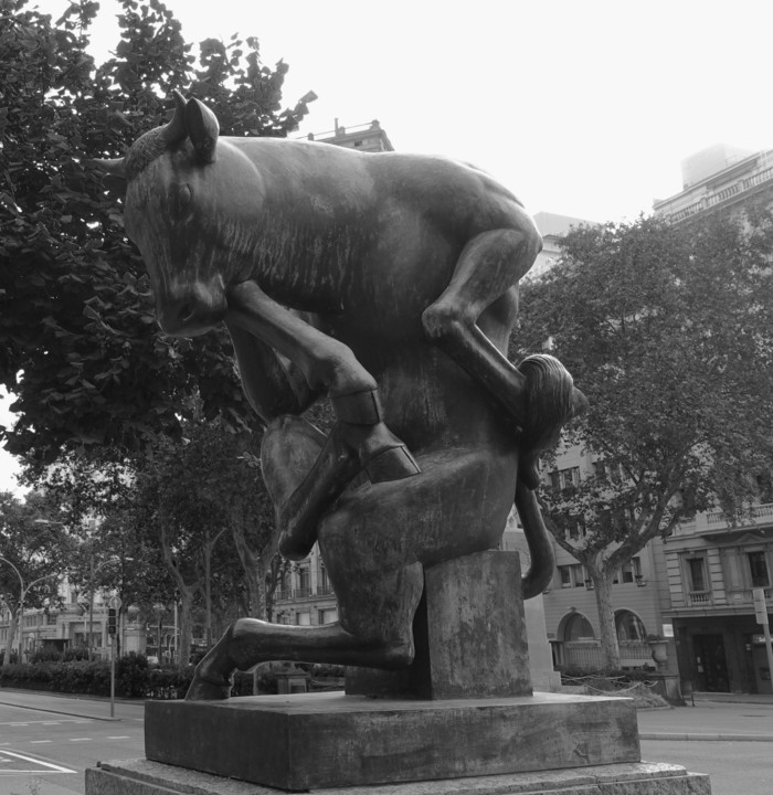 考える牛＠バルセロナ