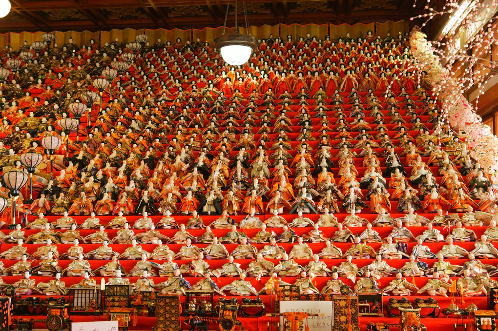 1,200体の雛人形が豪華な可睡斎の「ひなまつり」