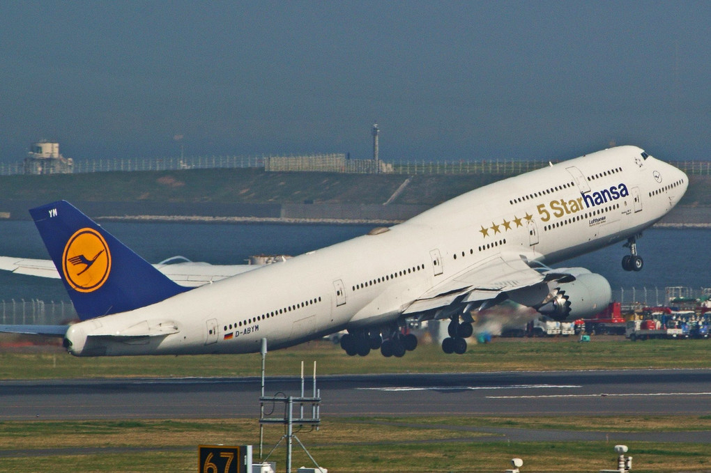Boeing 747-830, "5 Starhansa"