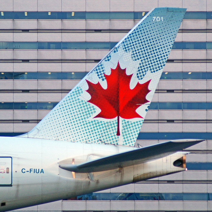 Boeing 777-233/LR, Air Canada