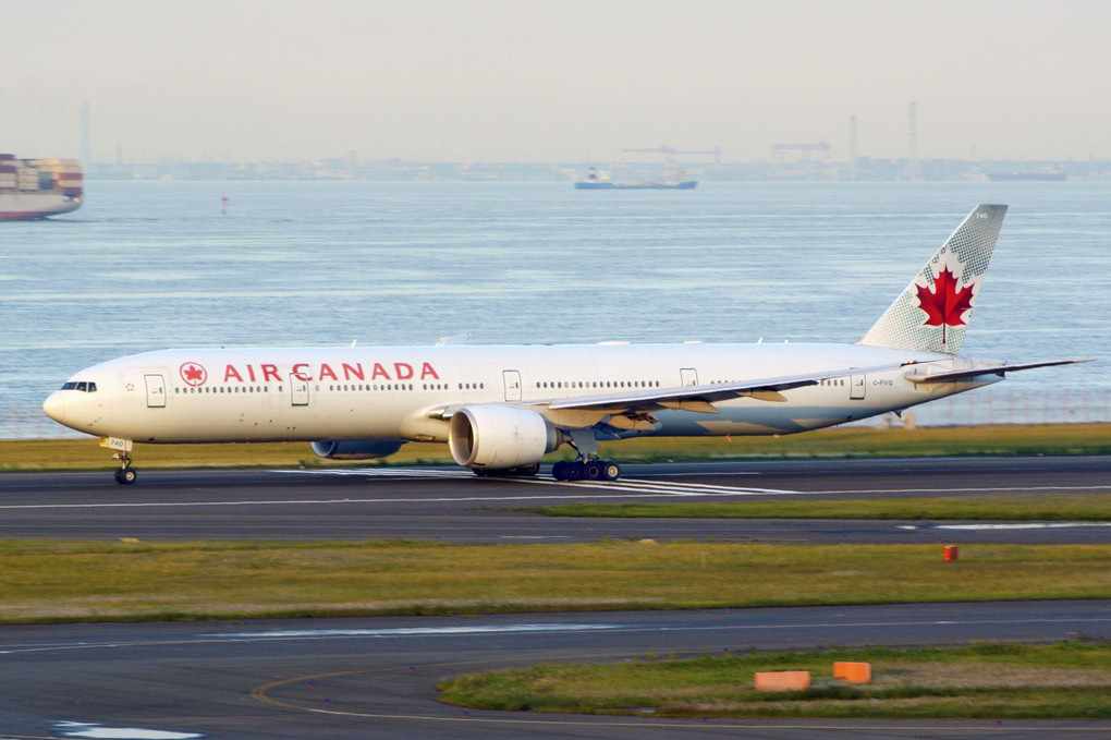 Boeing 777-333/ER, Air Canada