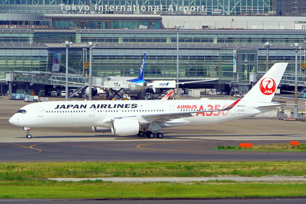 JAL A350の1号機が到着