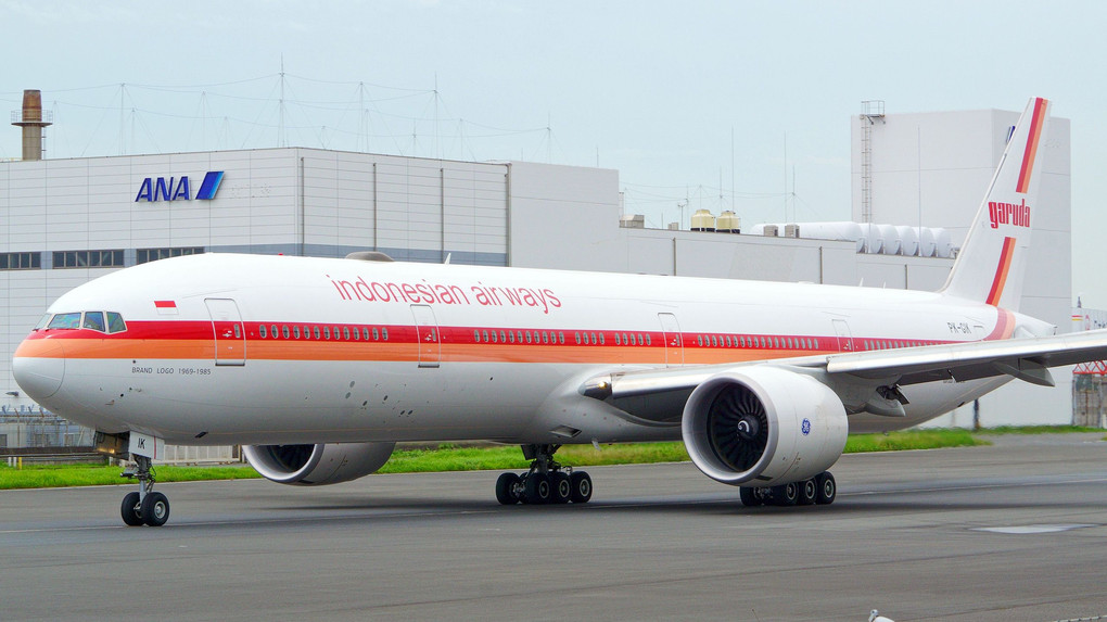 レトロ塗装のガルーダ・インドネシア機