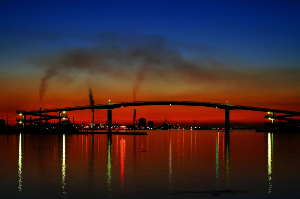 中の島大橋と工場夜景