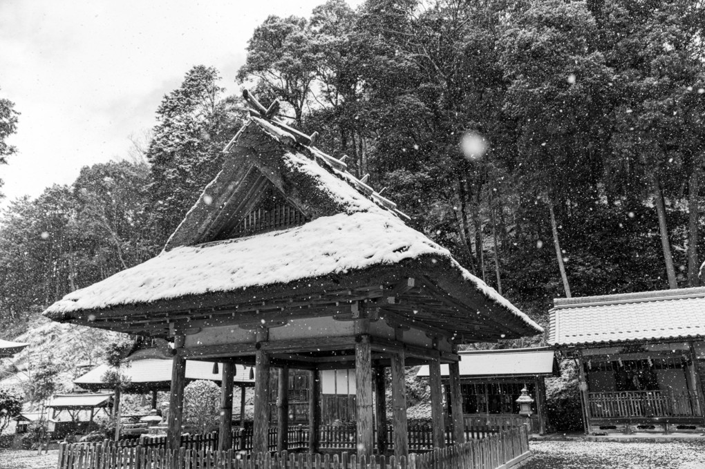 雪の摩氣神社