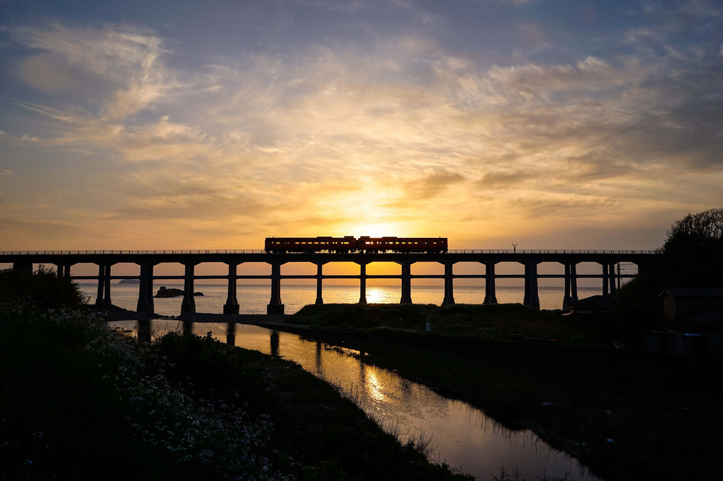 惣郷川橋梁の夕陽