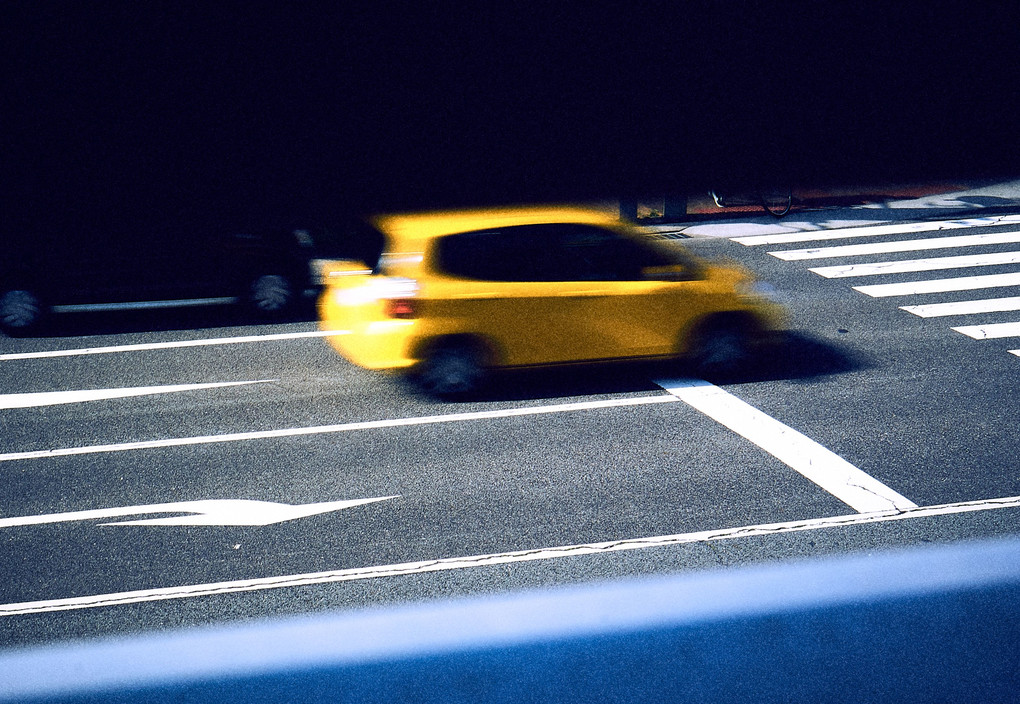 黄色い車
