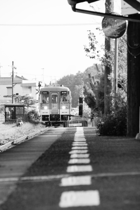 列車を待つ