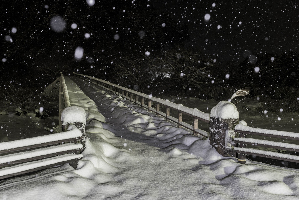 雪積る美山-長除大橋（北の赤橋）