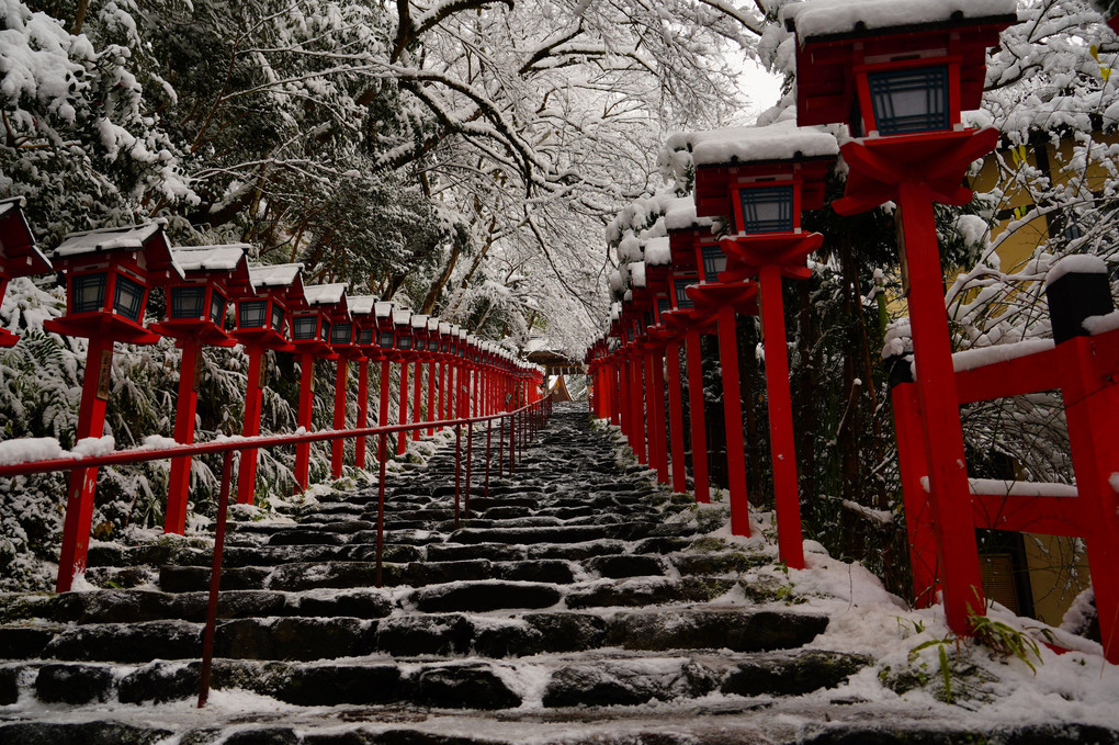冬の京都散策 雪の舞う貴船神社