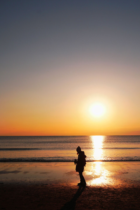 冬の海辺で