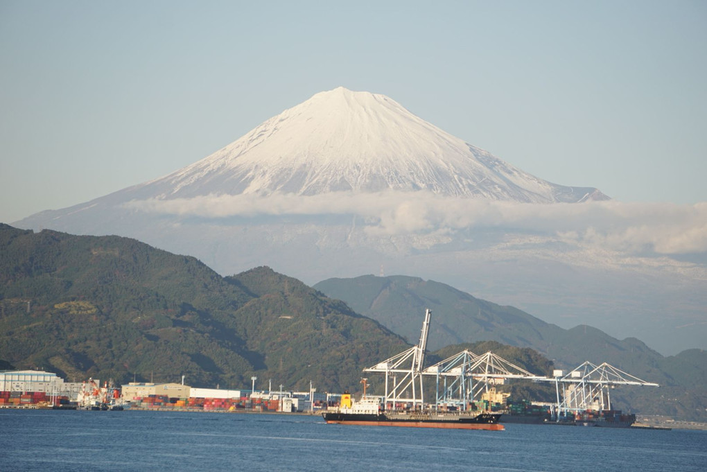 富士山と深部探査船