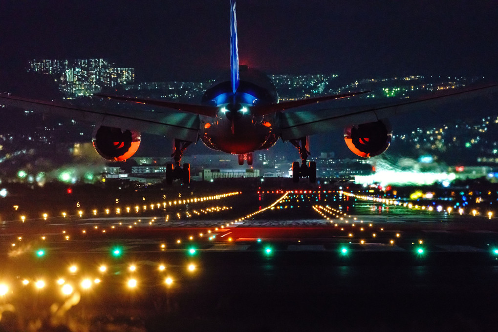 夜景と飛行機