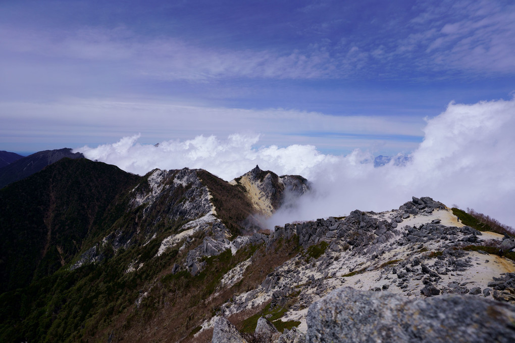 鳳凰山　游雲・梅雨入り間近