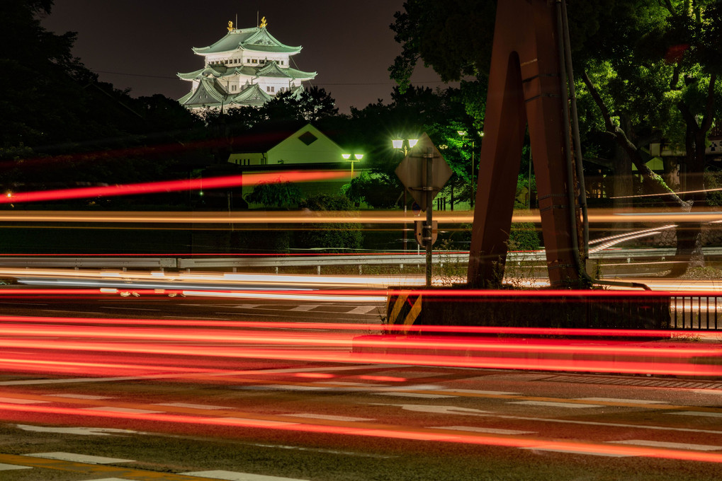 名古屋城と光跡