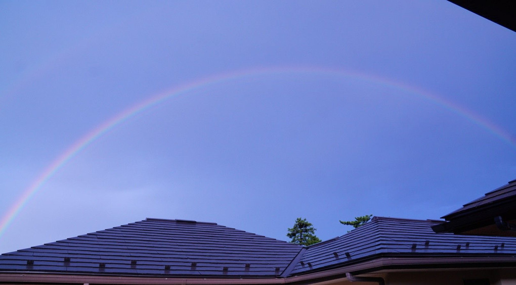 嵐のあとにかかる虹