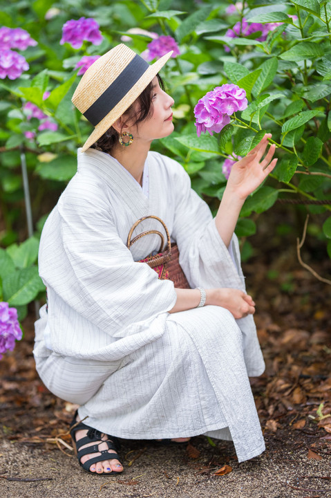 紫陽花と着物美人