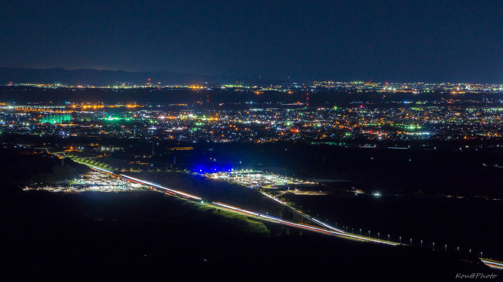 夜の高速道路