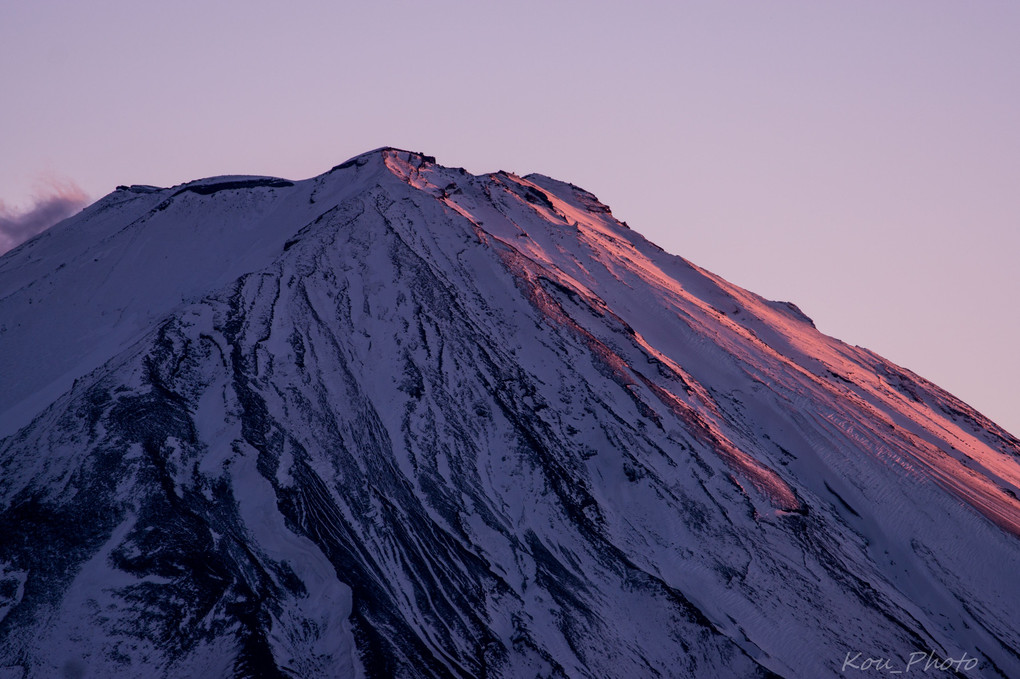 富士山山頂だけが夕焼けの時間
