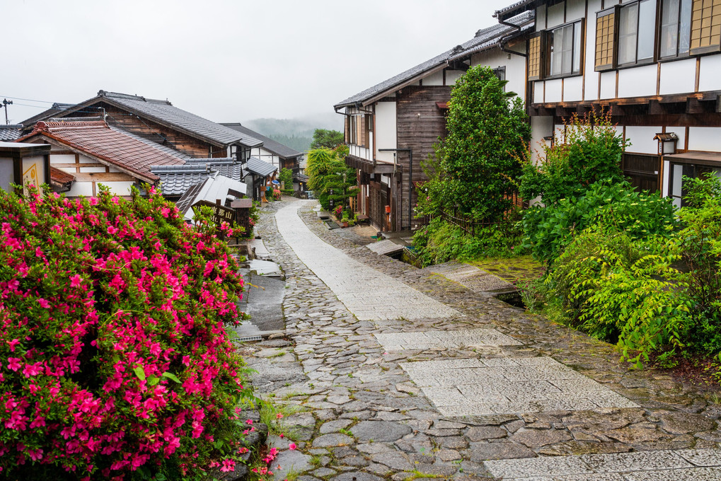 雨の馬籠宿