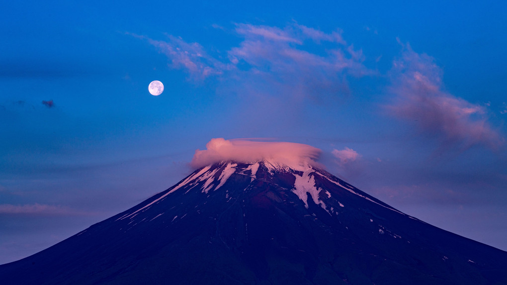 Strawberry Moon with Mt. Fuji