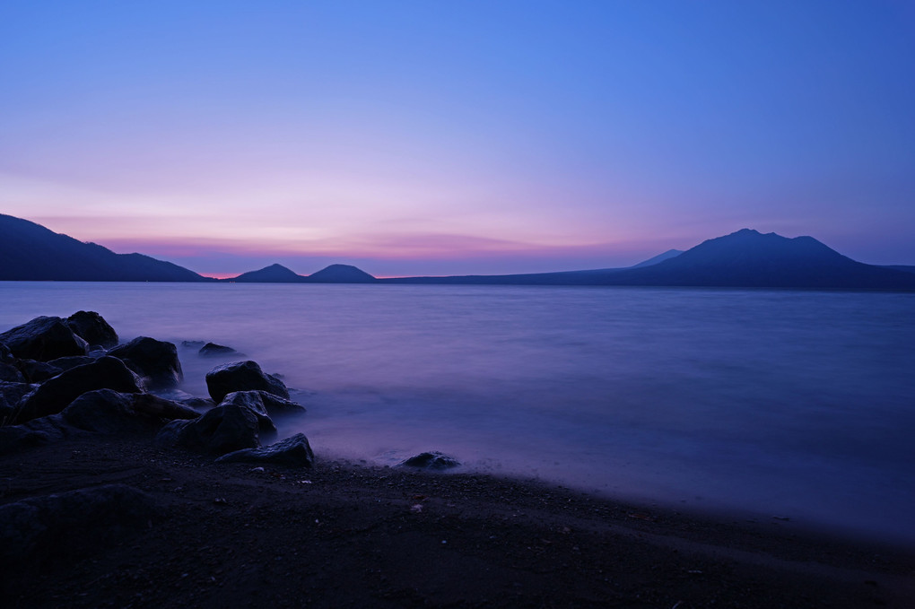 湖畔の朝