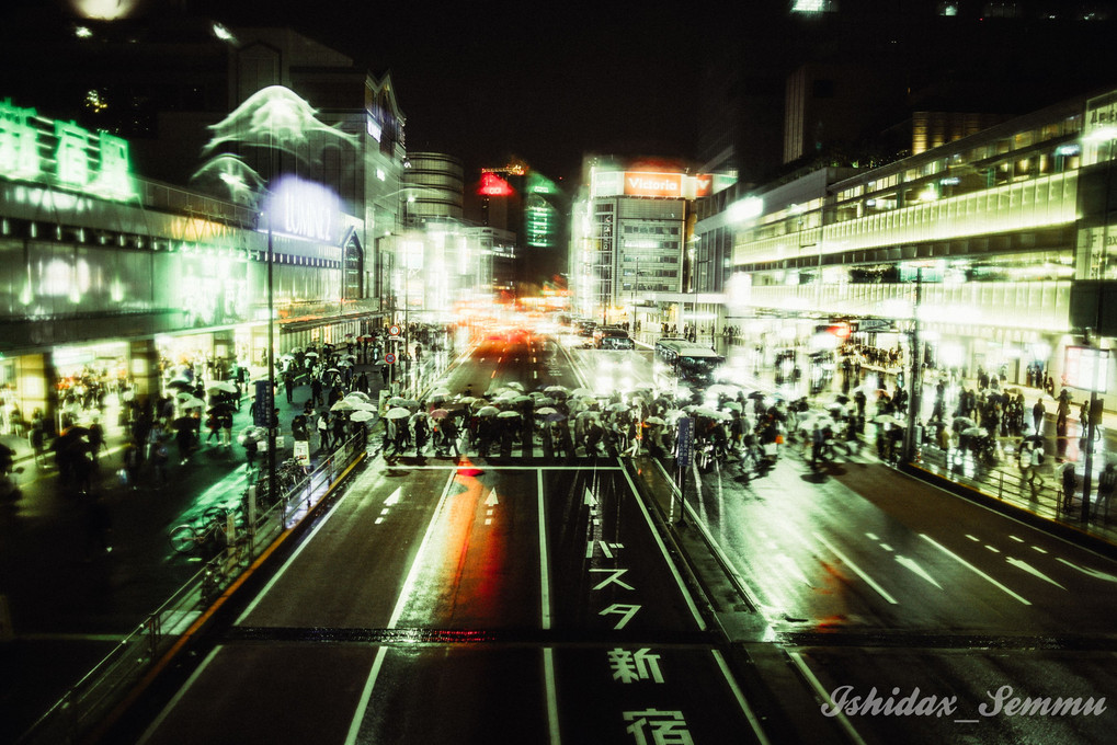 雨の新宿