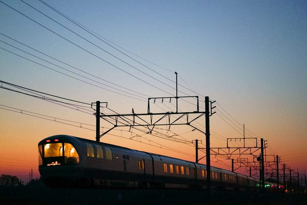 日の出前、高崎線を走るカシオペア回送列車！！