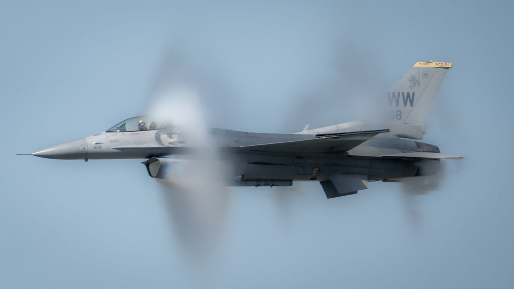 そして伝説へ F-16  "Triple vapor cone"
