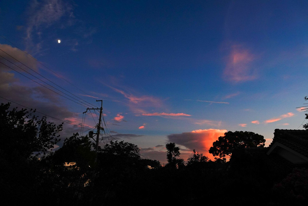 夕日と雲・そして月