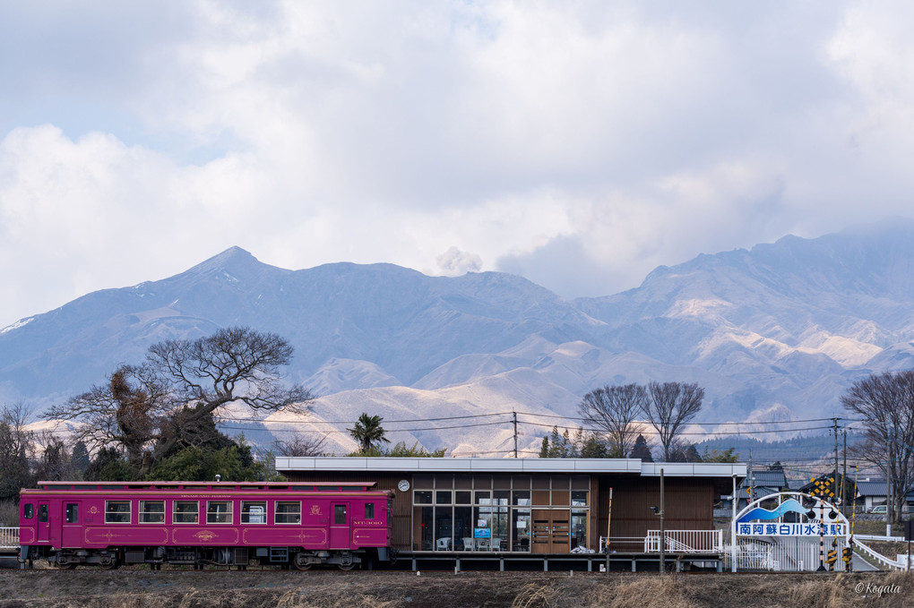 南阿蘇鉄道のピンクの列車