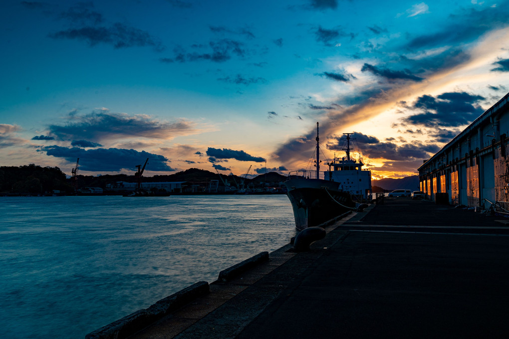 尾道三部作　夕暮れの海辺