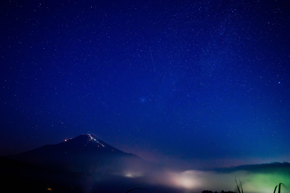 富士山と星と雲海