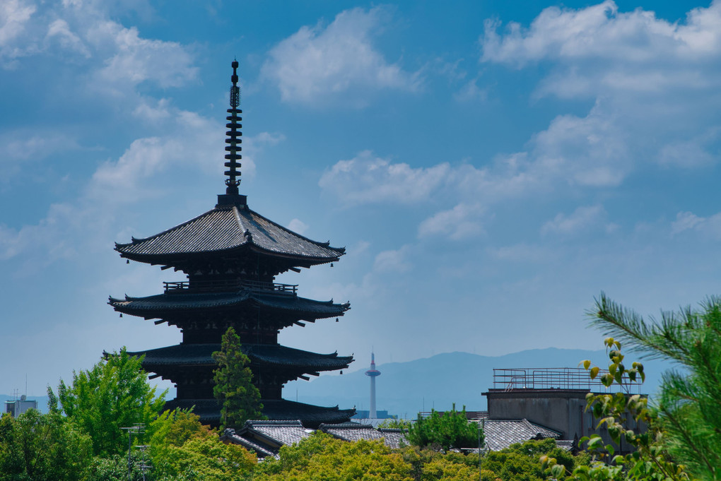 夏京都＠高台寺公園から見る八坂の塔と京都タワー