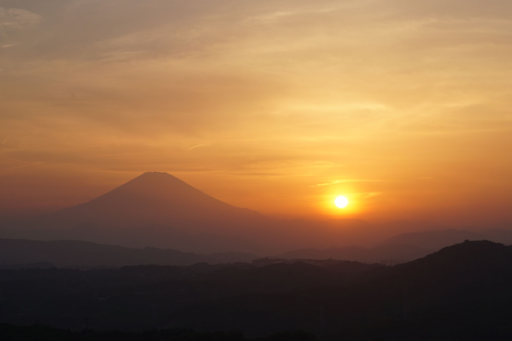 富士の裾野に日は落ちて。