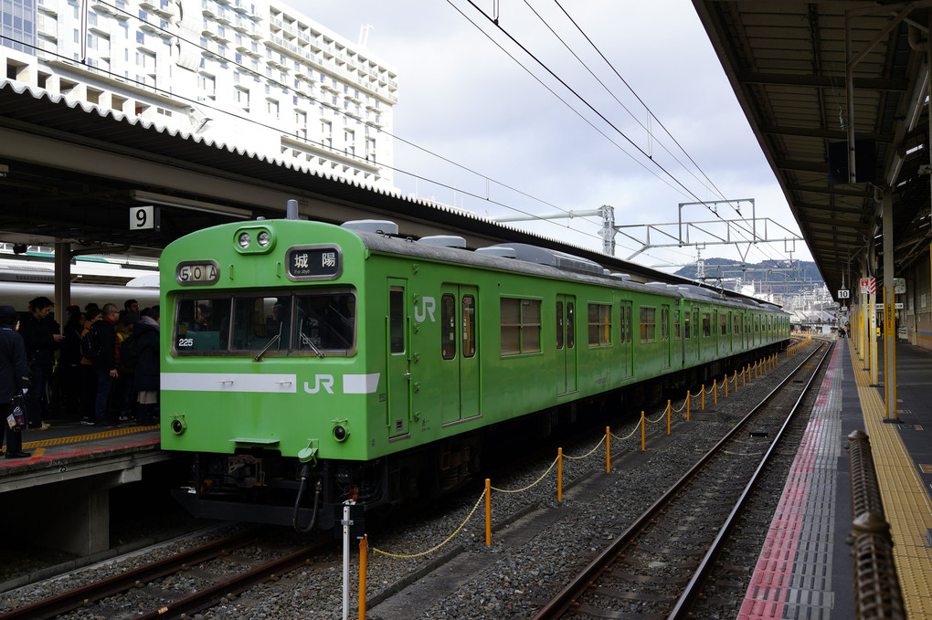 奈良線の103系in京都