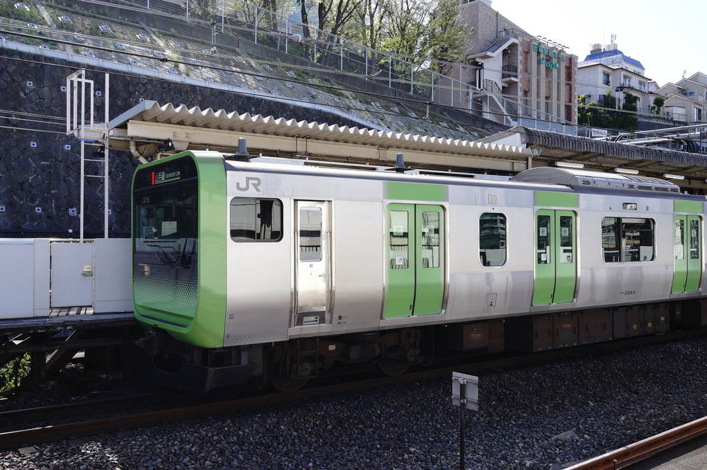 山手線のE235系 in 田端駅