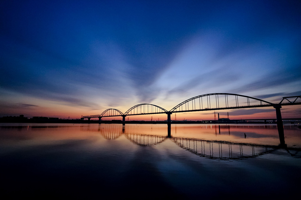 夜明けの江戸川と水道橋