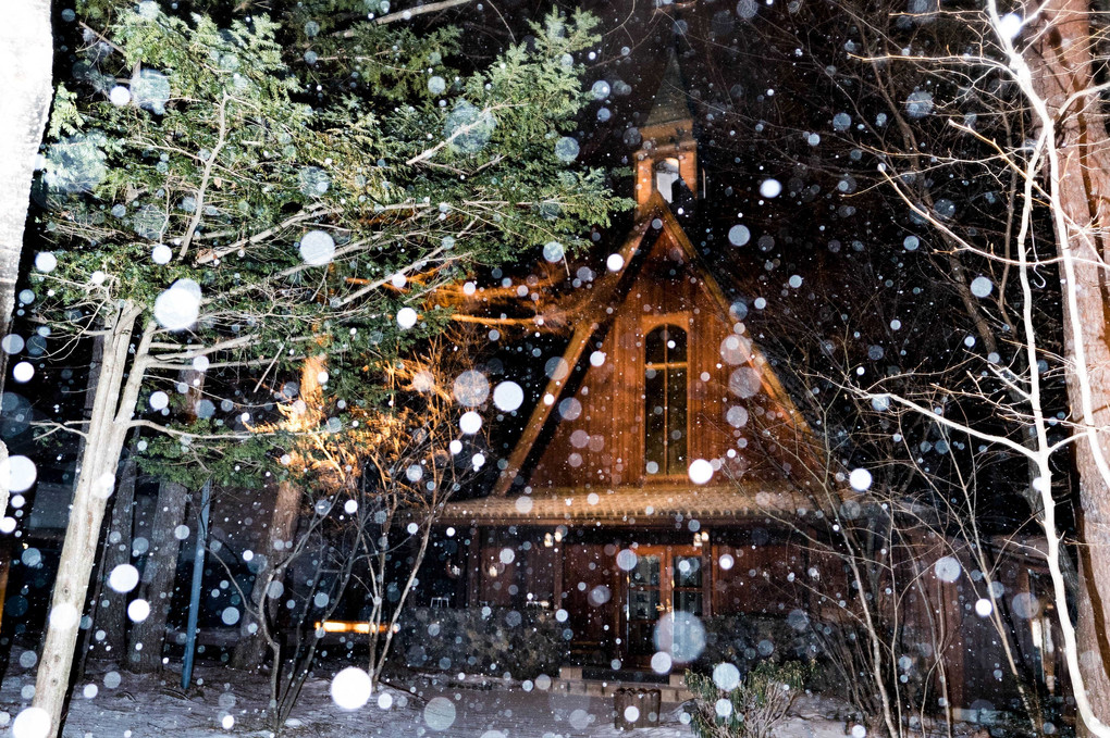 雪の軽井沢高原教会