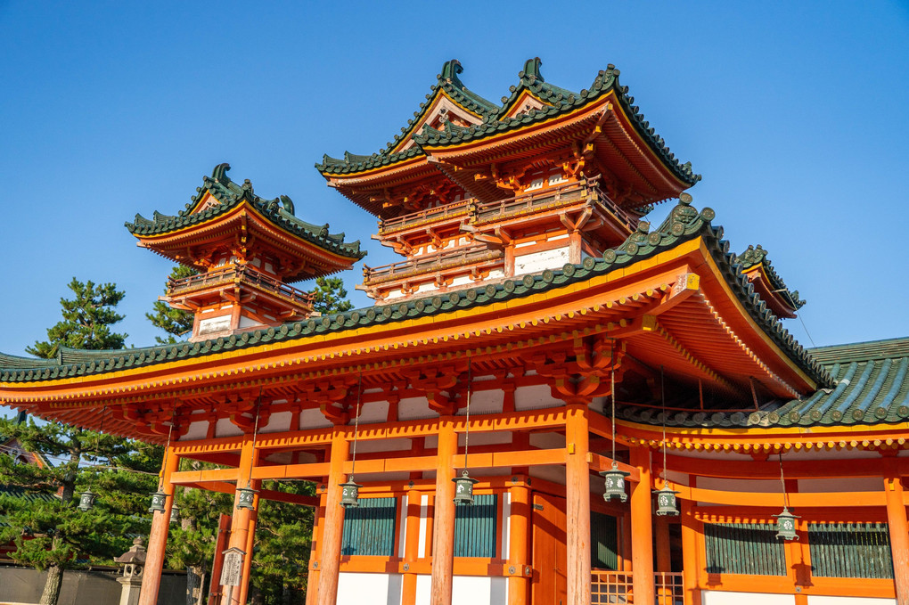 夏早朝の平安神宮　京都