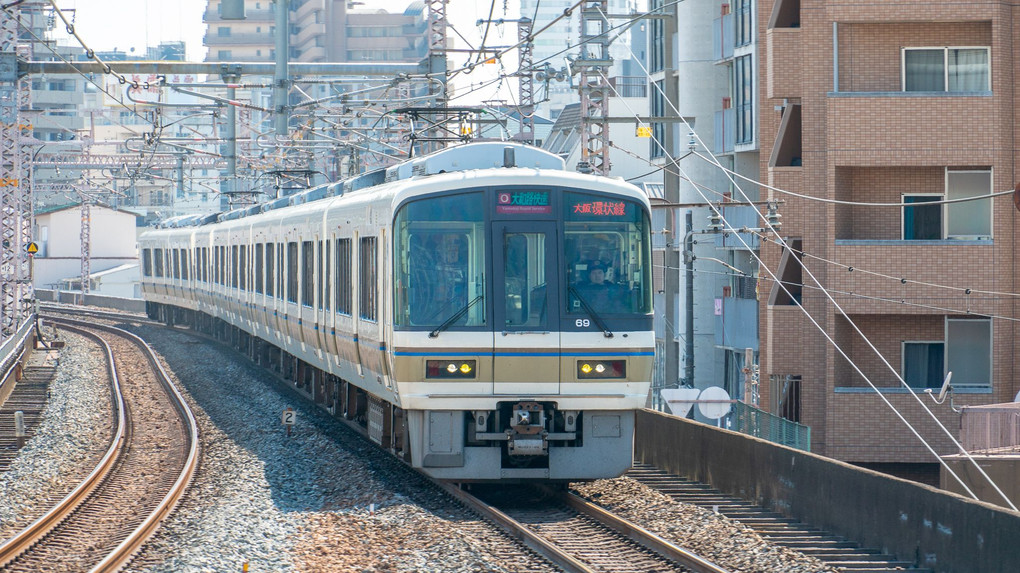 大和路快速→大阪環状線 221系
