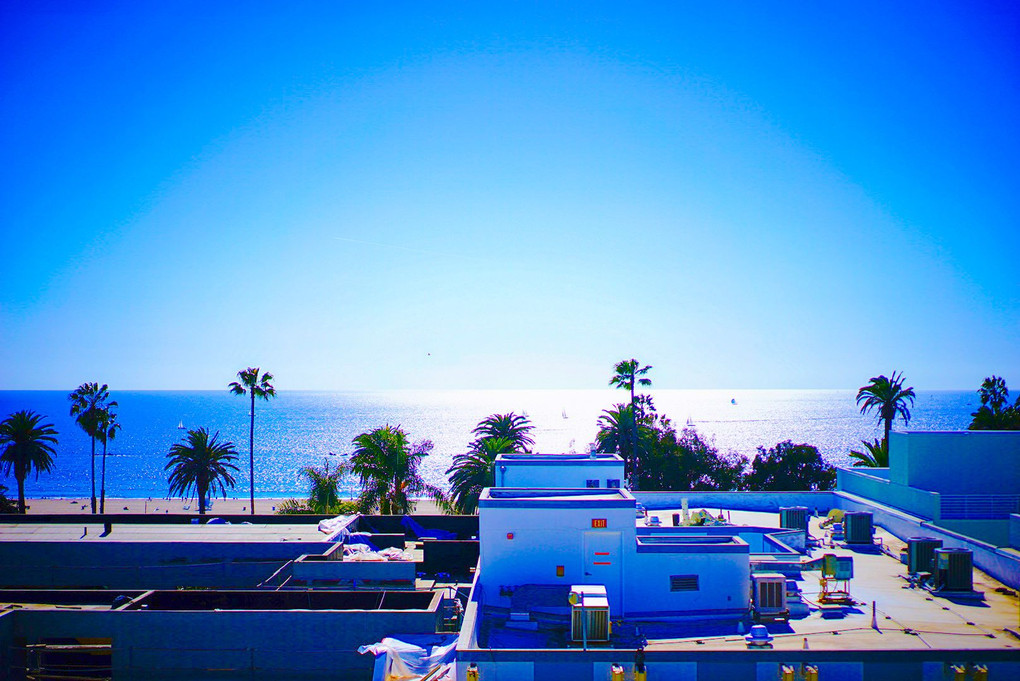 Blue sky and ocean in Santa Monica