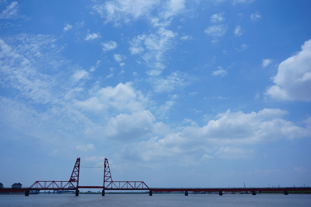 昇開橋と昼空