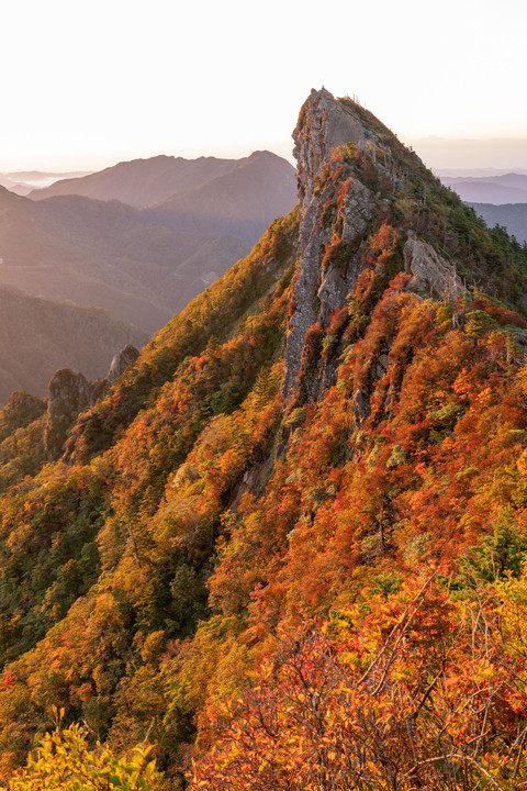 朝陽の石鎚山