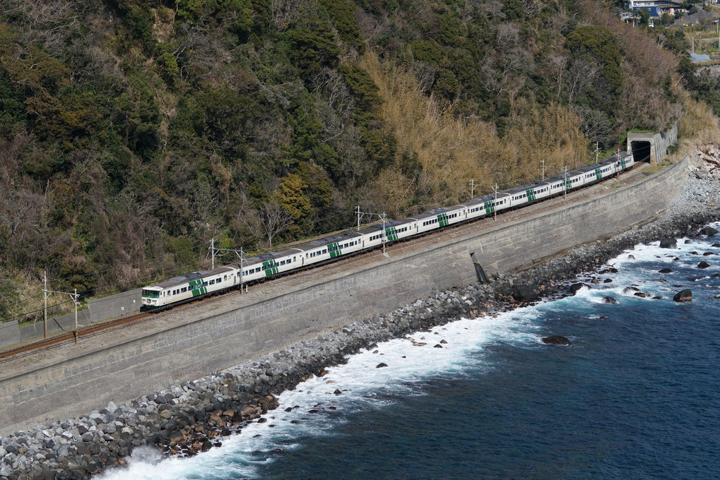 青い海辺をゆく