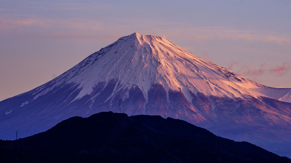 冠雪の富士山〜夜明け